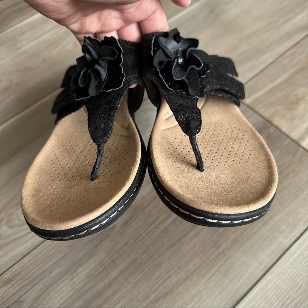 Clarks Laurieann Gema Black Floral Thong Sandals Comfort Adjustable Women’s 9 - Picture 11 of 13